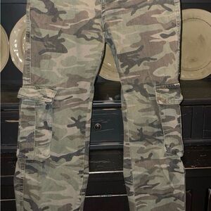 Women’s Camo Cargo Jeans ( S )